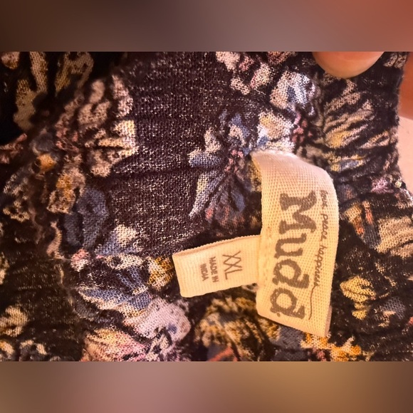 Floral Wide-Leg Pants with Yellow Trim MUDD STRAPPLES BLACK FLORAL JUMPSUIT - Picture 11 of 16